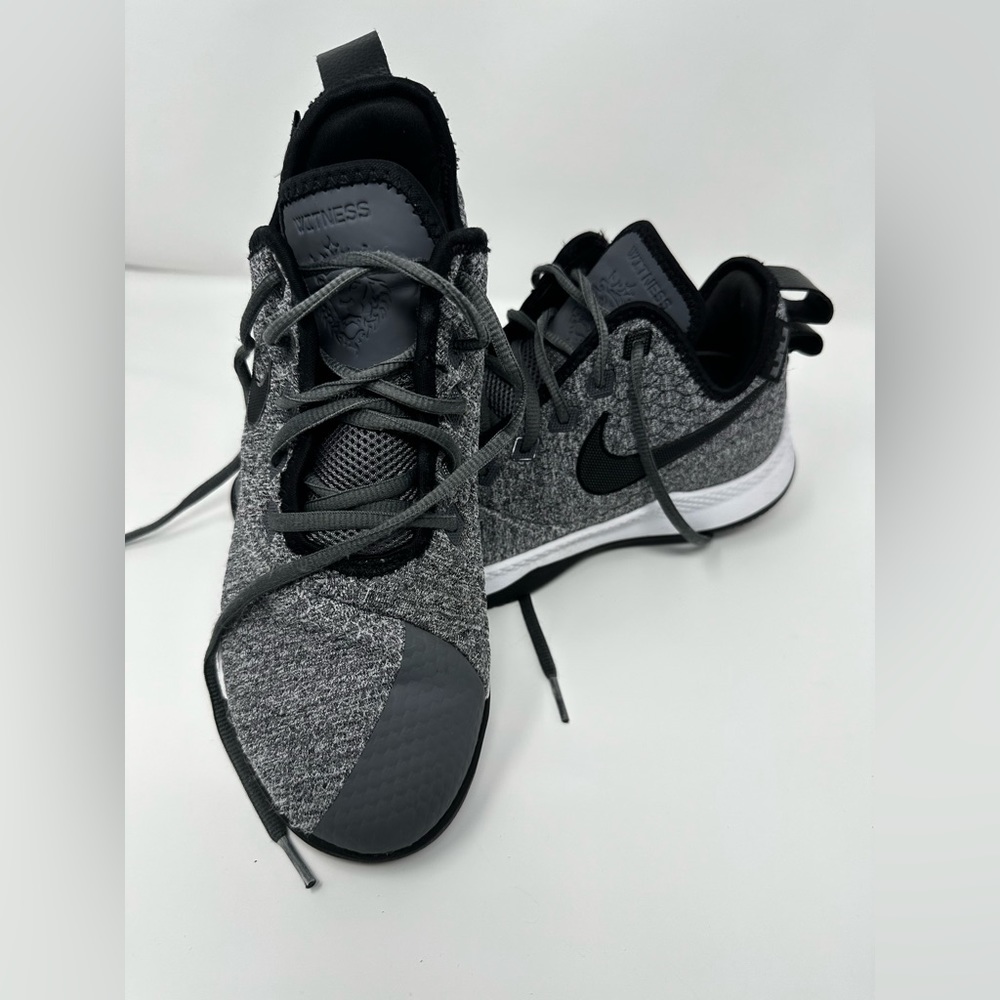 Nike Lebron Witness 3 Dark Grey Shoes
Size 7.5